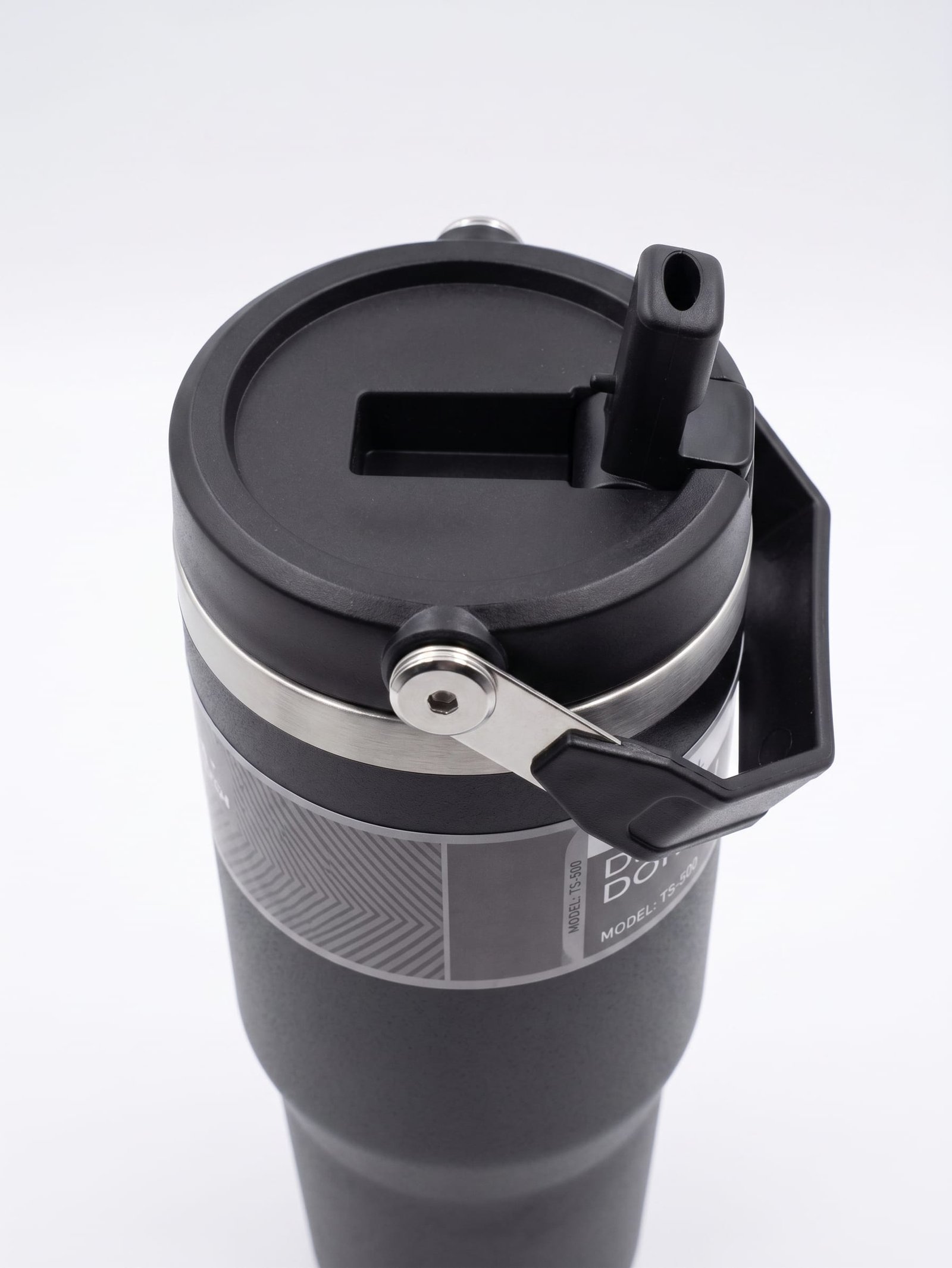 Insulated 30 OZ Tumbler with Flip Straw & Foldable Carry Handle - Image 4